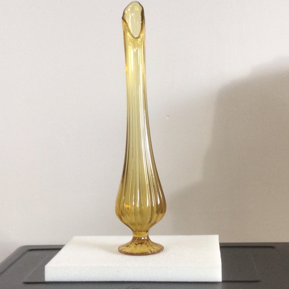 Vintage L . E . Smith Swung Vase